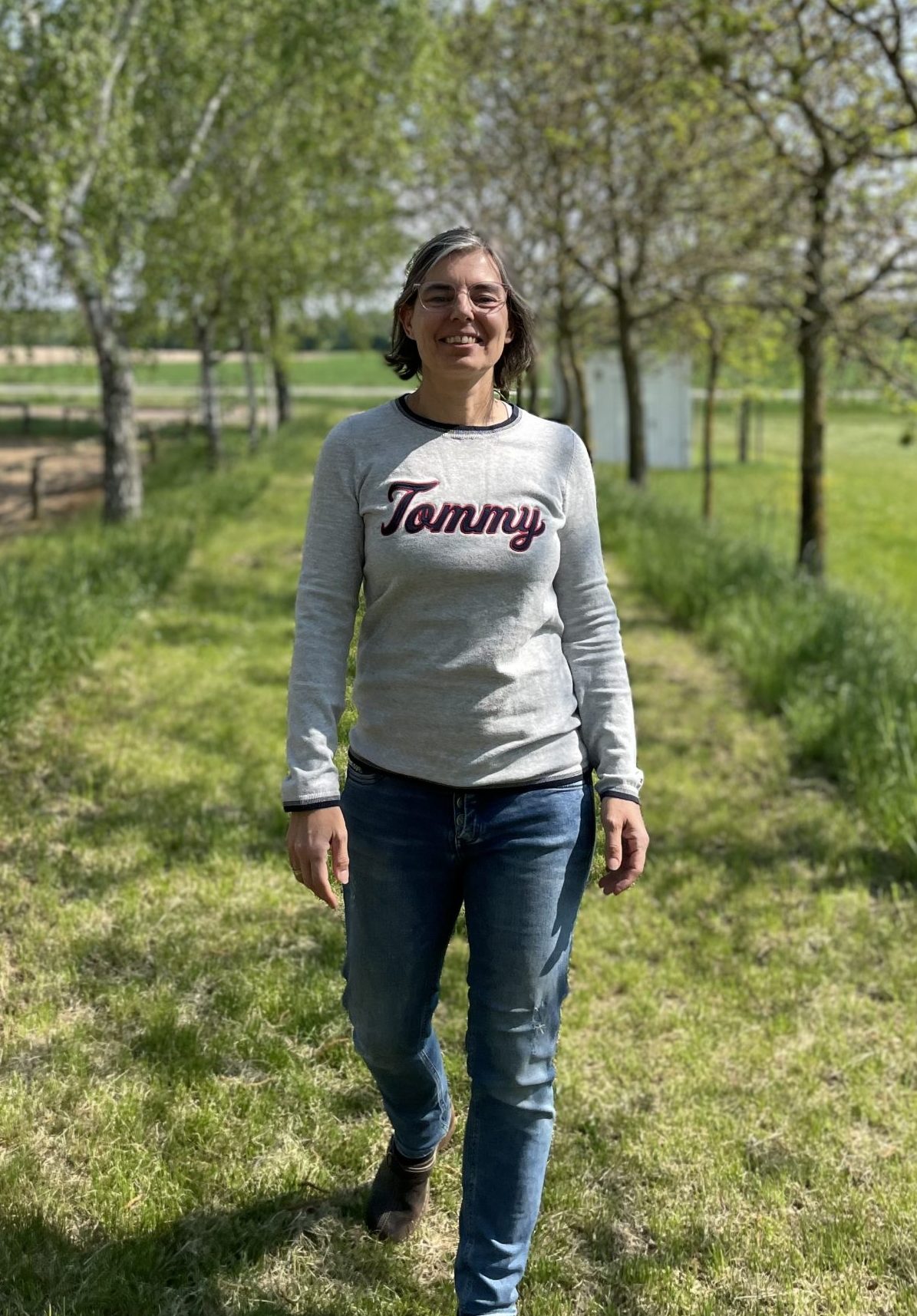 Tanja Hauton-Zitt beim Spaziergang im Grünen