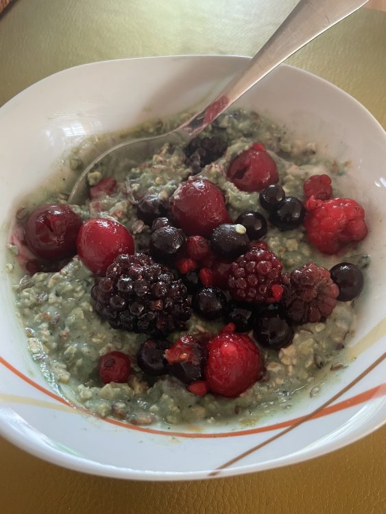 Müsli mit Beeren